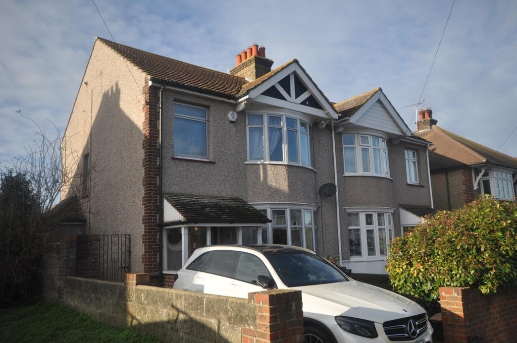 Northridge Road Gravesend DA12 3 bed semidetached house £1,200 pcm
