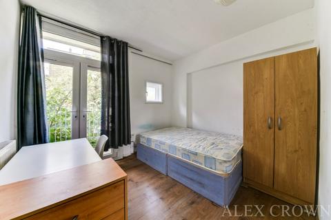 4 bedroom flat to rent, Augustus Street, Euston