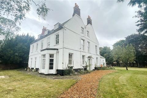 6 bedroom detached house to rent, High Street, Bedfordshire MK44