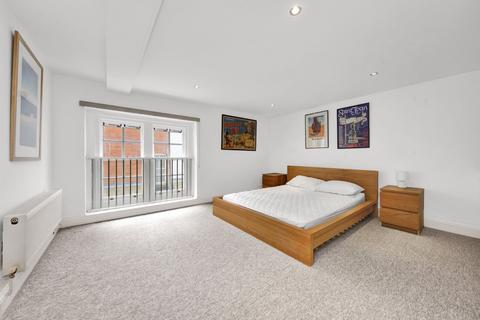 2 bedroom apartment to rent, Britton Street, EC1M