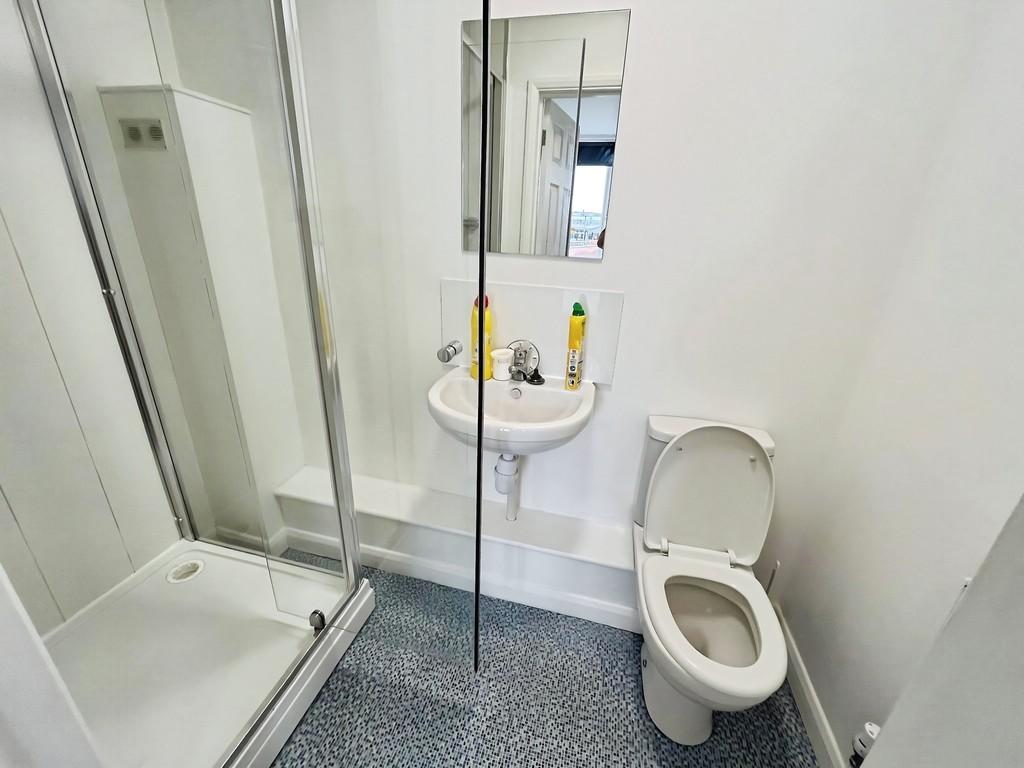 B045d733-shower 20room