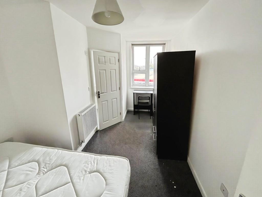 4387f33e-Bedroom