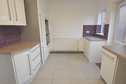 2 bedroom terraced house to rent, Hoyland Avenue , Lenton