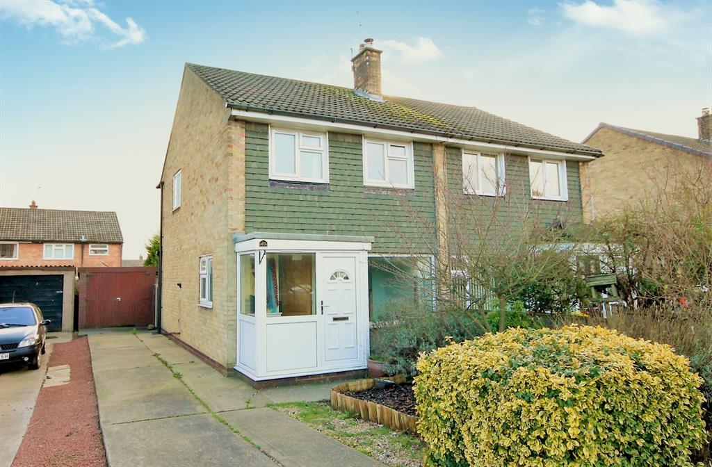 Fairways Drive, Harrogate, HG2 7ER 3 bed semidetached house £200,000