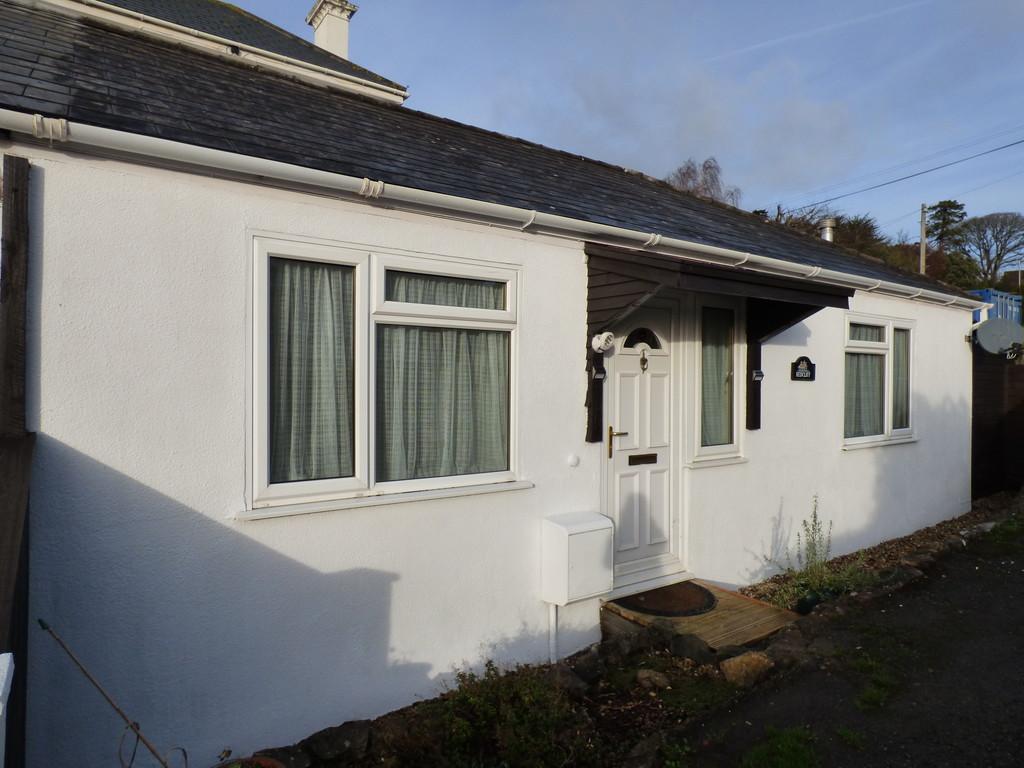 Second Drive, Teignmouth 2 bed semidetached bungalow £725 pcm (£167 pw)