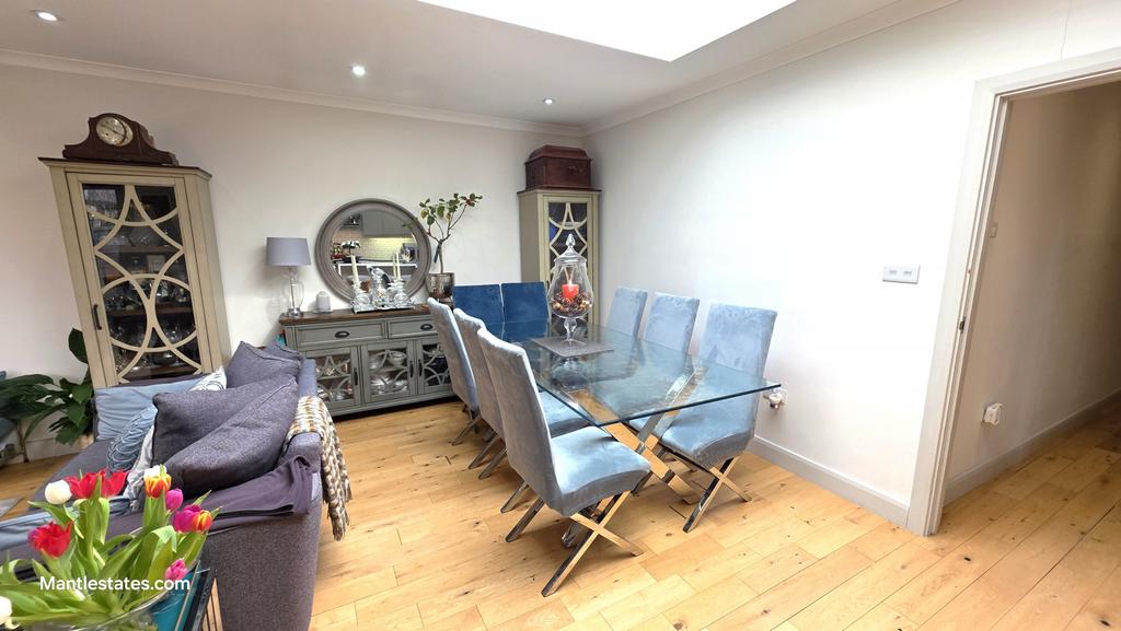 Lounge/kitchen/dining area