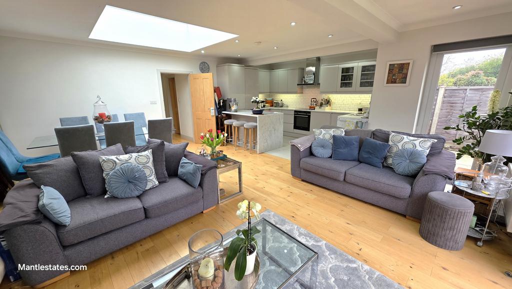 Lounge/kitchen/dining area