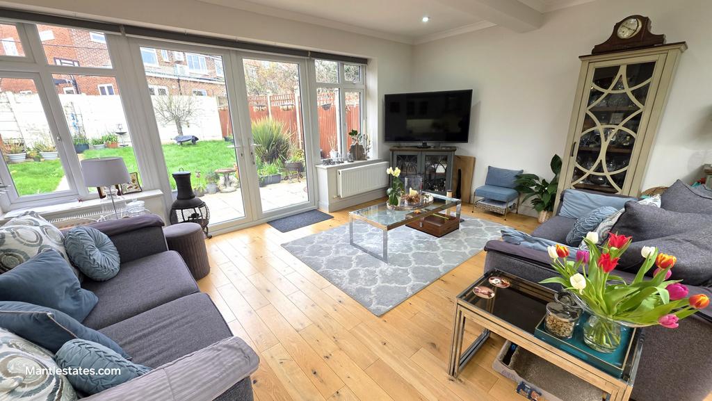 Lounge/kitchen/dining area