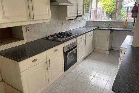 3 bedroom semi-detached house to rent, Kings Road, Sutton Coldfield