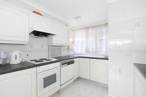 2 bedroom apartment to rent, Knoll Court, Farquhar Road SE19