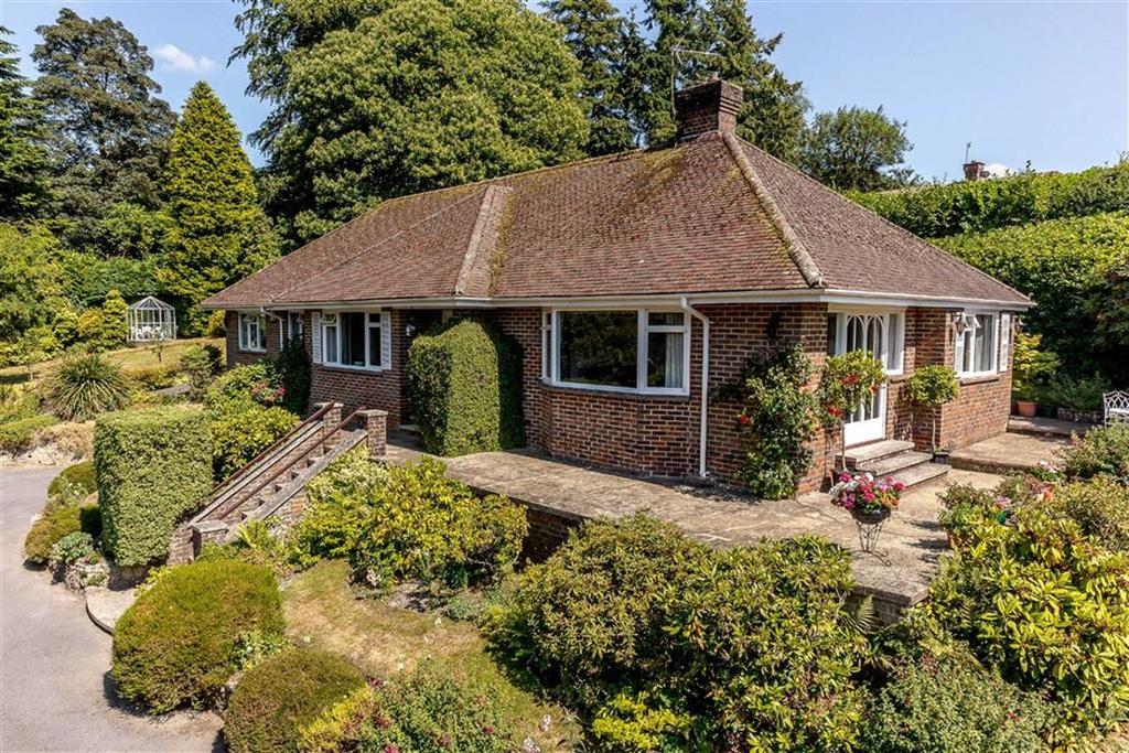 Midhurst Road, Haslemere, Surrey, GU27 4 bed detached bungalow £800,000