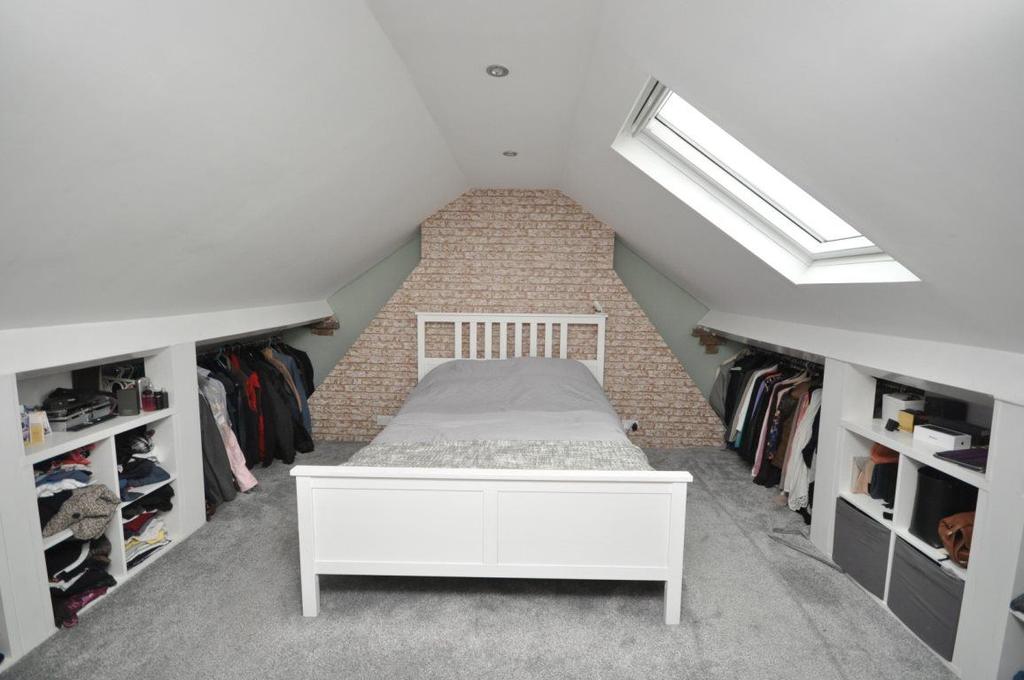 Strathmore Gardens, Hornchurch 3 bed house £1,550 pcm (£358 pw)