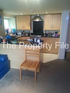 4 bedroom flat to rent, Wynnstay Grove, Fallowfield M14