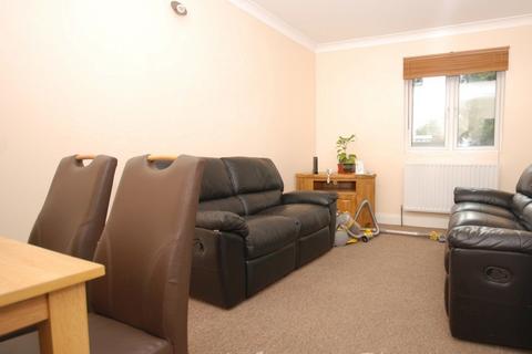 3 bedroom flat to rent, High Road, Tottenham