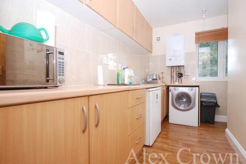 3 bedroom flat to rent, High Road, Tottenham