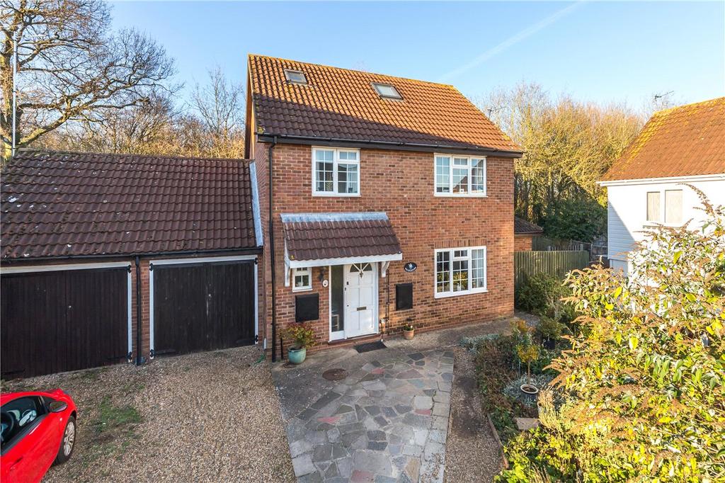 Highview Gardens, St. Albans, Hertfordshire 5 bed link detached house