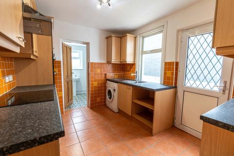 3 bedroom terraced house to rent, Cecil Road, Rochester, Kent, ME1