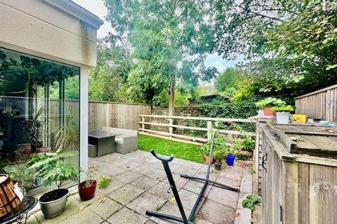 4 bedroom semi-detached house to rent, Whitton Road, Twickenham, TW1