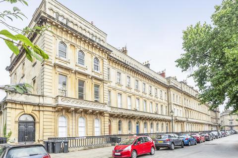 2 bedroom flat to rent, Victoria Square, Clifton