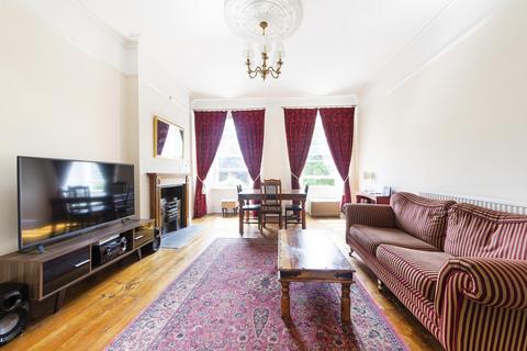 2 bedroom flat to rent, Victoria Square, Clifton