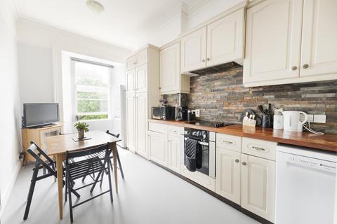 2 bedroom flat to rent, Victoria Square, Clifton
