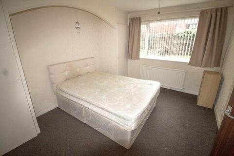 2 bedroom maisonette to rent, Gregory Court, Lenton, Nottingham, NG7 2LH