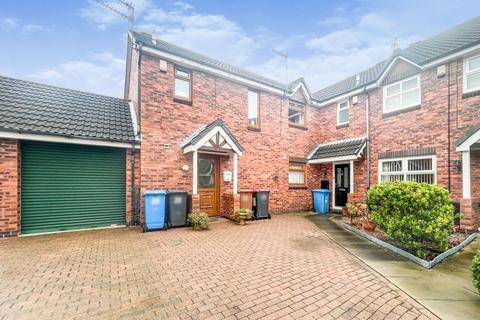 4 bedroom semi-detached house to rent, Ladymere Drive, Worsley