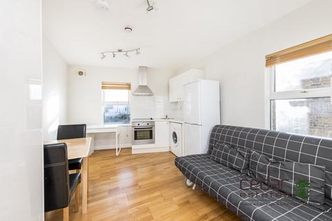 Studio to rent, Fortune Green Road, West Hampstead NW6