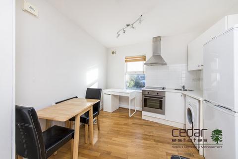 Studio to rent, Fortune Green Road, West Hampstead NW6