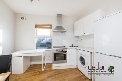 Studio to rent, Fortune Green Road, West Hampstead NW6