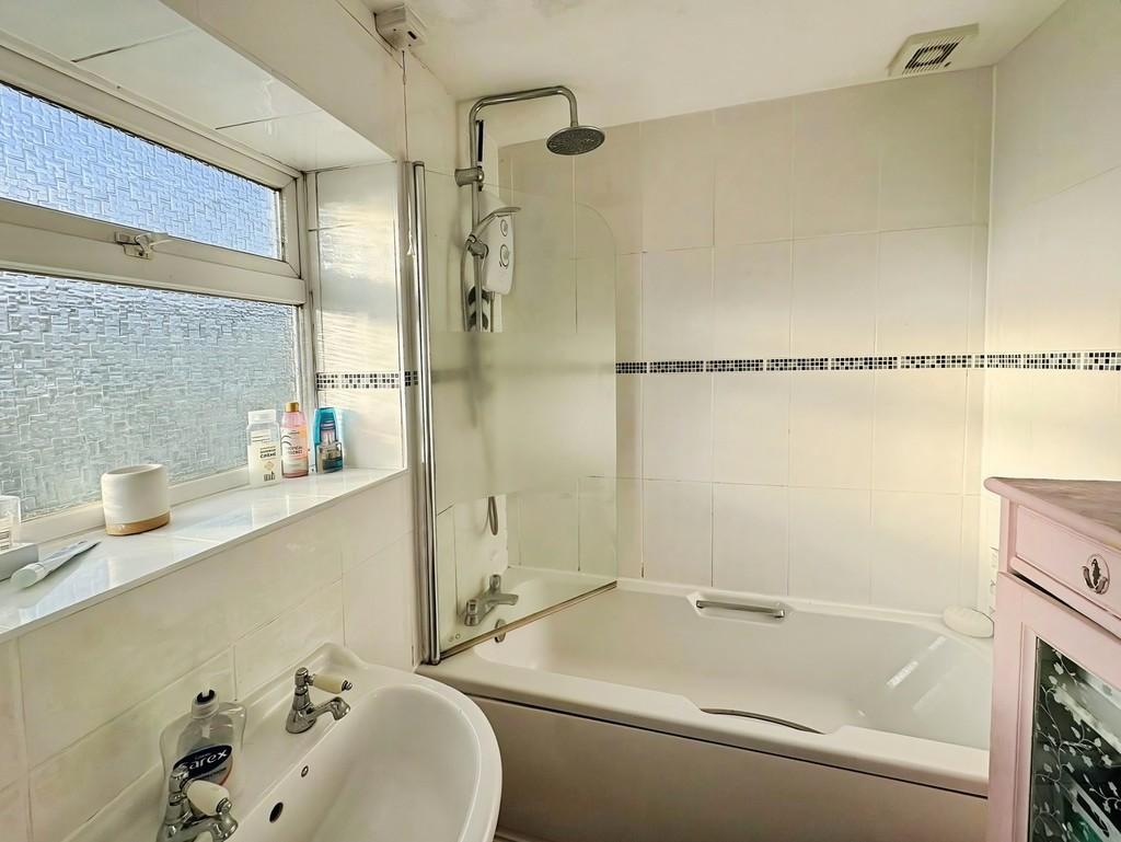 C85d275d-Bathroom