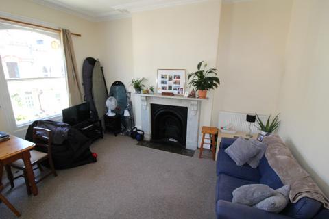 2 bedroom apartment to rent - Flat 2, 20 Raleigh Road