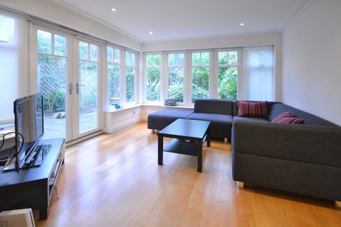 5 bedroom semi-detached house to rent, Mountview Close, Hampstead NW11