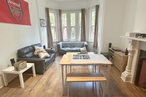 2 bedroom flat to rent, Forest Road West, Arboretum