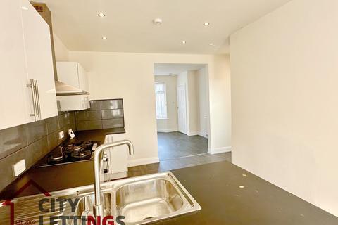 3 bedroom semi-detached house to rent, Prospect Road, Carlton