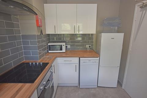 2 bedroom ground floor flat to rent, 98 Raleigh Street Nottingham NG7