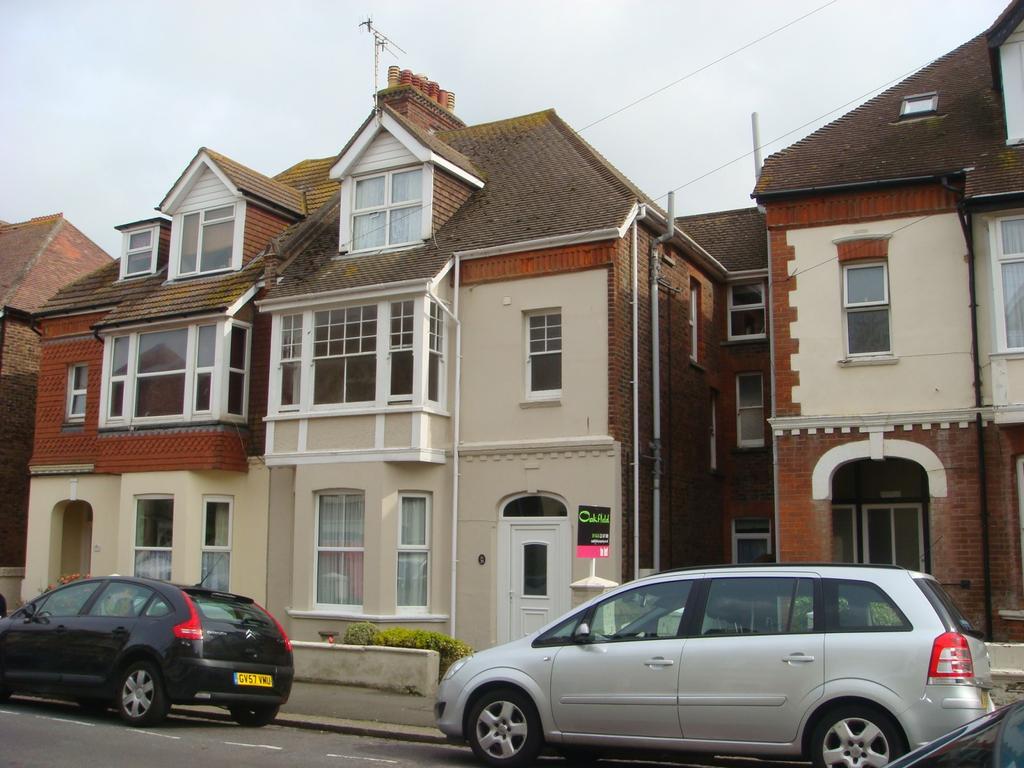 Albany Road, Bexhill, TN40 1 bed flat £560 pcm (£129 pw)