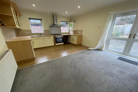 2 bedroom bungalow to rent, Nottingham Road, Stapleford, NG9 8AR