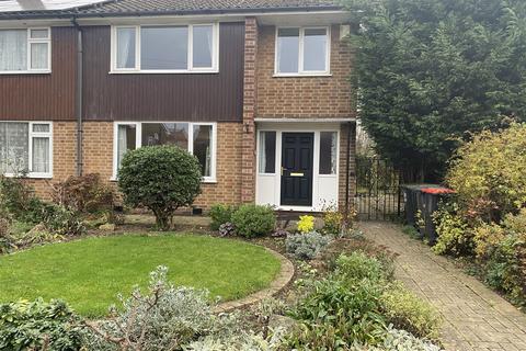 3 bedroom semi-detached house to rent, Ireland Close, Beeston, NG9 1JE