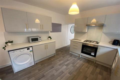 6 bedroom semi-detached house to rent, Broadgate, Beeston, NG9 2GG