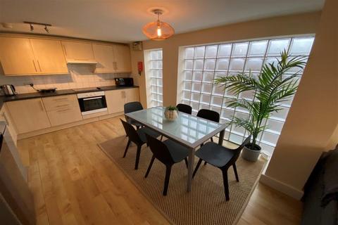 undefined, Roberts Yard, Beeston, NG9 2LJ