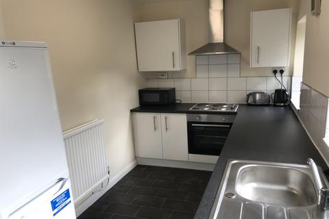 2 bedroom terraced house to rent, Olton Avenue, Lenton Abbey, NG9 2SQ