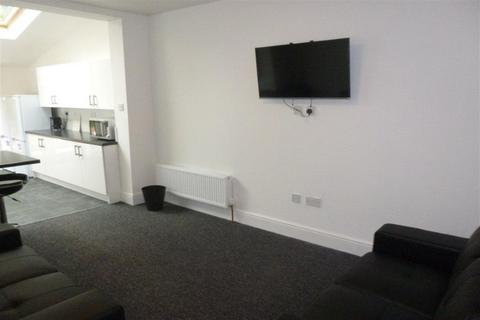 5 bedroom detached house to rent, Charnock Avenue, Wollaton, NG8 1AG