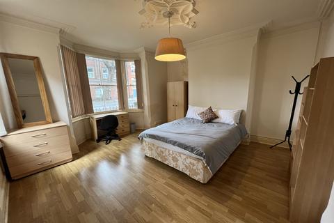 5 bedroom terraced house to rent - Castle Boulevard, City, NG7 1FD