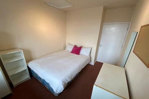 4 bedroom apartment to rent, High Road, Beeston, NG9 2LN
