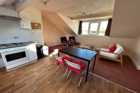 4 bedroom apartment to rent, High Road, Beeston, NG9 2LN