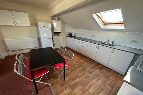 4 bedroom apartment to rent, High Road, Beeston, NG9 2LN