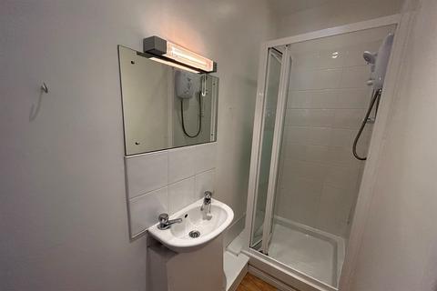 4 bedroom apartment to rent, High Road, Beeston, NG9 2LN