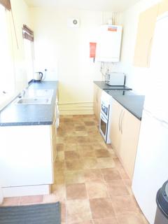 2 bedroom terraced house to rent, Queens Road, Beeston, NG9 2FE