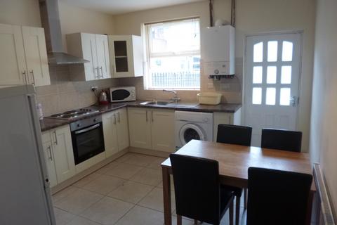 4 bedroom terraced house to rent - Chippendale Street, Lenton, NG7 1HB
